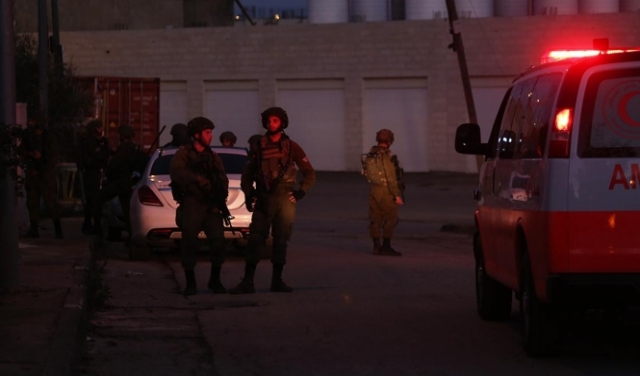 الاحتلال يستهدف سيارة إسعاف على حاجز بيتين
