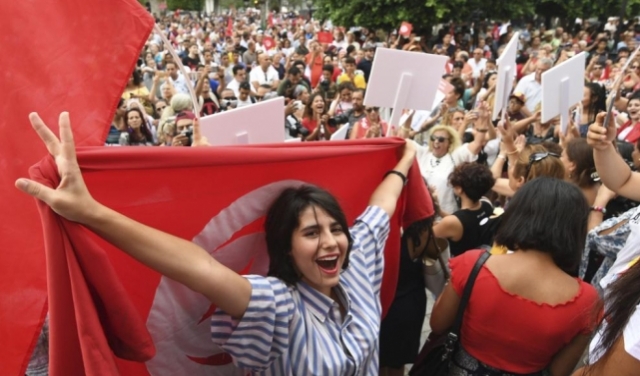 هل تتحوّل الاحتجاجات التونسية إلى فوضى سياسيّة؟