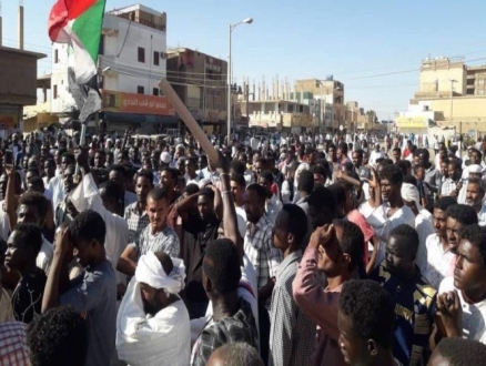 قتلى وعشرات الجرحى بالسودان والاحتجاجات تمتد للخرطوم