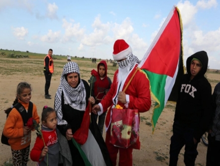 "بابا نويل" في فلسطين