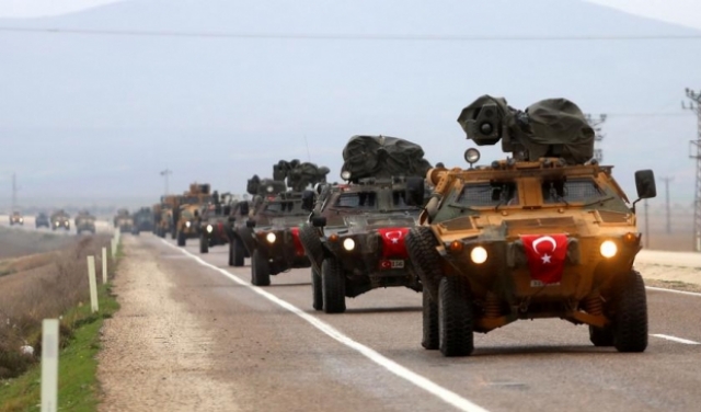 تركيا تنقل تعزيزات عسكرية إلى الحدود مع سورية