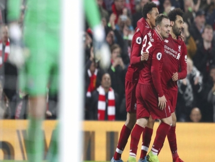 ليفربول يسحق نيوكاسل ويبتعد بالصدارة