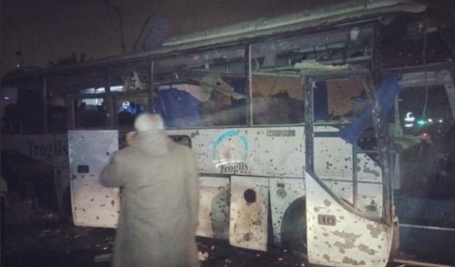 3 قتلى و11 مُصابًا في انفجار حافلة سياح جنوبي القاهرة