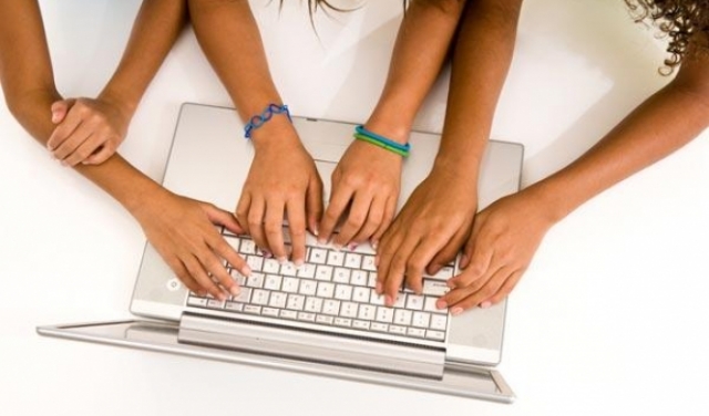 مخيّم فتيات التكنولوجيا لطالبات المدارس الثانوية