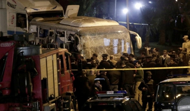مصر: ارتفاع عدد قتلى استهداف حافلة إلى 4 وإصابة 12 آخرين