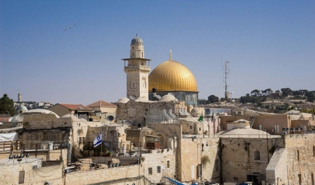 بلدية الاحتلال في القدس تعمل على إسكات صوت الأذان