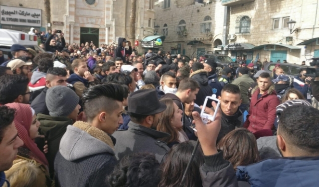 بيت لحم: أجهزة الأمن تعتدي على متظاهرين ضد زيارة ثيوفيلوس