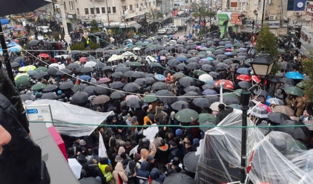 رام الله: آلاف المعتصمين رفضا لقانون الضمان الاجتماعي