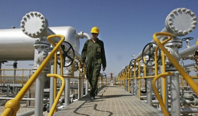 رغم الإعفاءات: صادرات إيران النفطية في تراجع مستمر