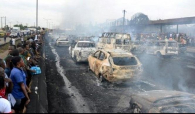 نيجيريا: مصرع وإصابة العشرات في انفجار صهريج وقود