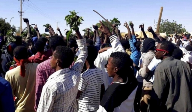 24 قتيلا باحتجاجات السودان ونظام البشير يحقق مع ذاته