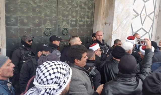 دائرة الأوقاف تستنكر اعتقال الاحتلال لحراس المسجد الأقصى