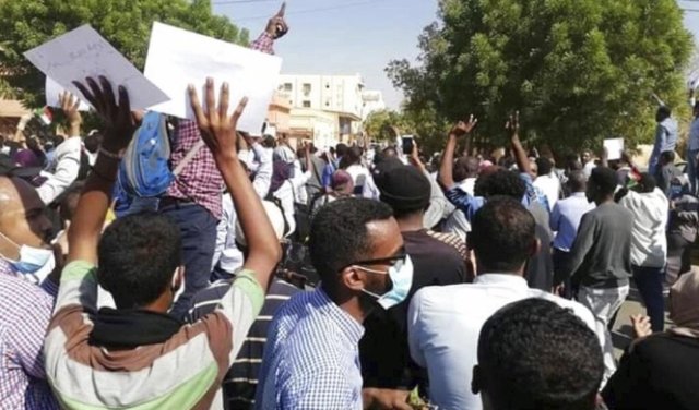 السودان: تفريق مظاهرة بالقوة ودعوات لمشاركة واسعة بـ