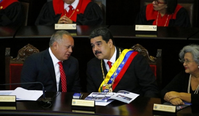 أميركا تسعى لقطع عائدات النفط عن مادورو