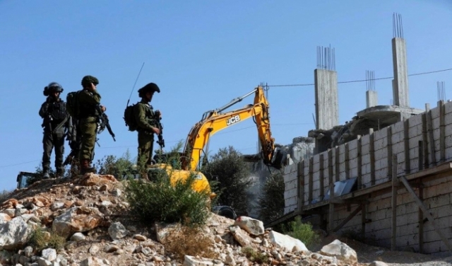  الاحتلال يهدم منزلا بالولجة ويعتقل 22 فلسطينيا بالضفة