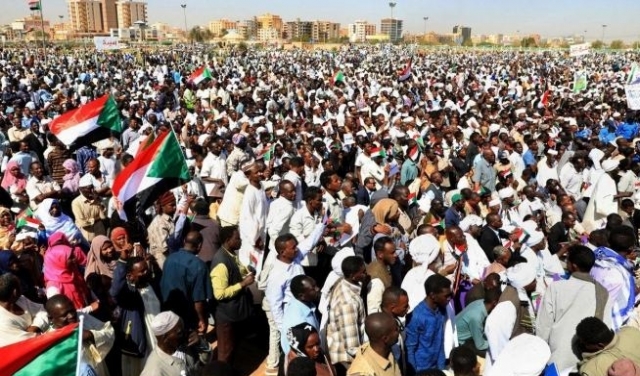 احتجاجات السودان.. عوامل استمرارها وآفاقها