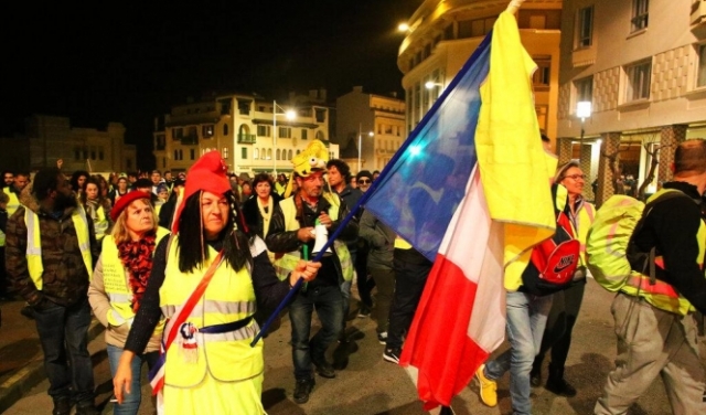 فرنسا: السلطات تدعم 