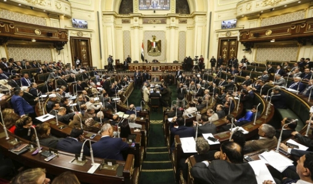 مصر: البرلمان يوافق على تعديلات دستورية تمدد حكم السيسي وتحكم سيطرة العسكر