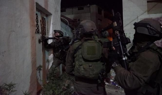 اعتقال 22 فلسطينيا بالضفة وضبط أسلحة بالخليل