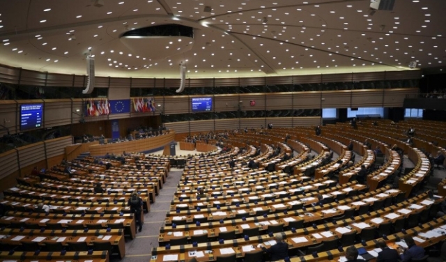 توقيف برلمانيين أوروبيين احتجوا على الأسلحة النووية الأميركية