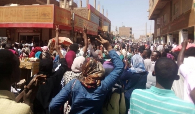 مظاهرات حاشدة في السودان تحديًا لـ