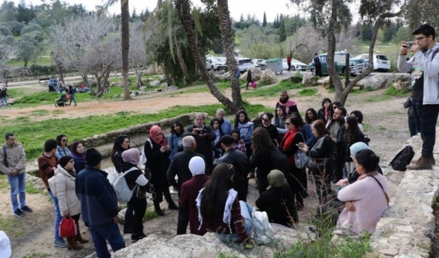 العشرات يزورون قرية عمواس المهجرة