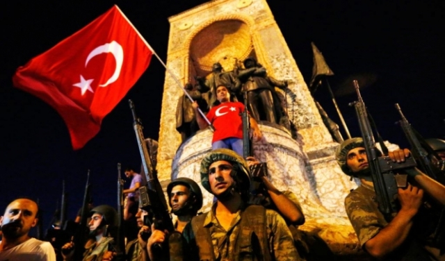 تركيا: مذكرات اعتقال ضد 100 عسكري للاشتباه بارتباطهم بغولن  