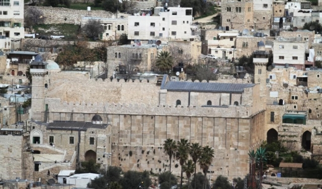  مجزرة الحرم الإبراهيمي بالخليل: 25 عاما من الانتهاكات والاعتداءات 