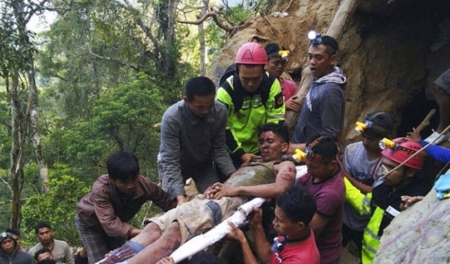 إندونيسيا: عشرات المفقودين في انهيار منجم