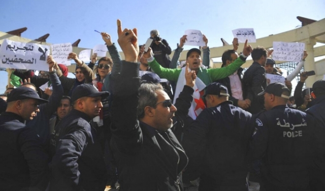 اتساع دائرة الاحتجاج الجزائري الرافض لترشح بوتفليقة