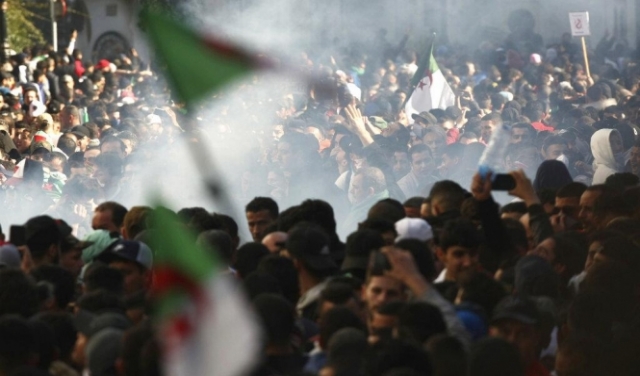 مظاهرات ضخمة غير مسبوقة في الجزائر ضد ترشح بوتفليقة