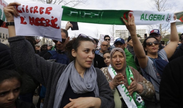الجزائر: 15 مرشحا رئاسيا والشارع يغلي ضد ترشيح بوتفليقة