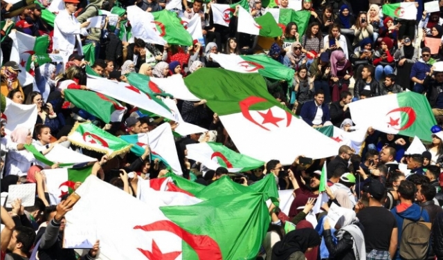 التلفزيون الجزائري الرسمي يرفع صوت 