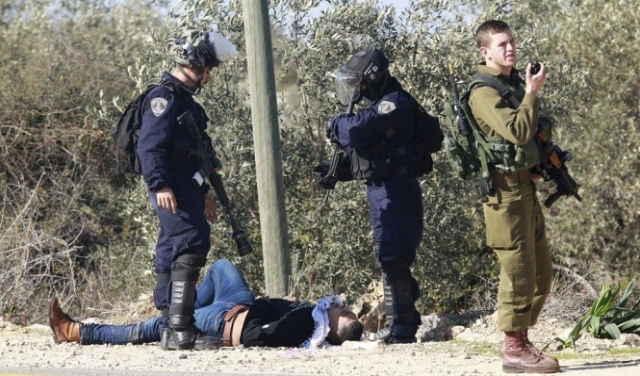  إدانة 3 جنود للاحتلال بالتنكيل بفلسطيني وابنه القاصر