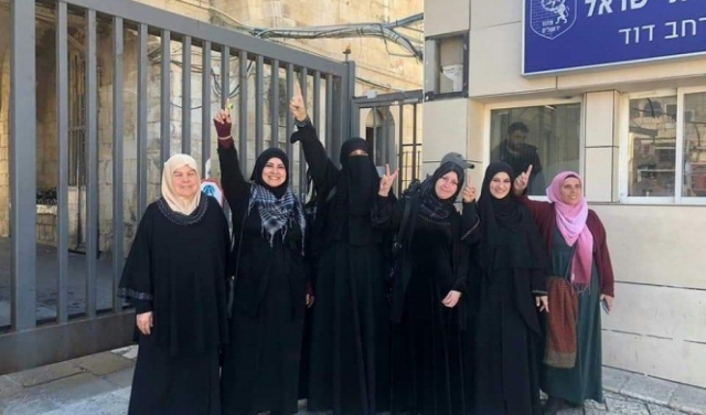 الاحتلال يبعد 7 نساء عن المسجد الأقصى بعد اعتقالهن