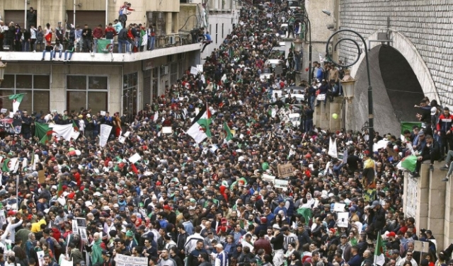 بيان فضفاض جديد للجيش الجزائري: نحن والشعب متماسكان