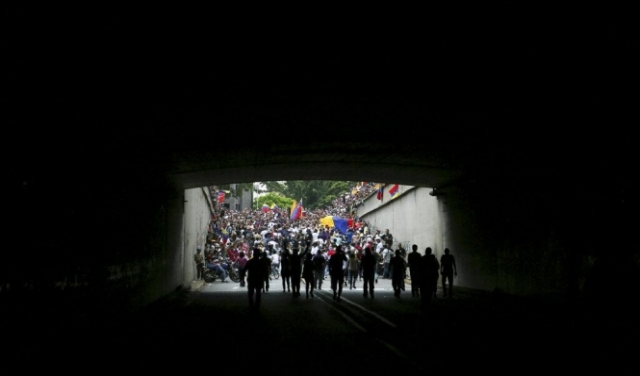 فنزويلا: غوايدو يدعو لحالة طوارئ وانقطاع الكهرباء يقتل مواطنين