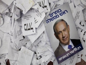 استطلاع: "كاحول لافان" يتصدر وتحالف نتنياهو يصل إلى 64 مقعدا