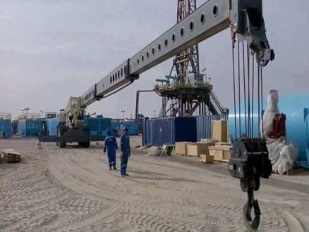 مصدر جزائري: عمال النفط يحتجون لكن الإنتاج سارٍ