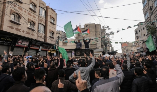 مظاهرات بغزة ضد عقوبات السلطة وأخرى لحراك 