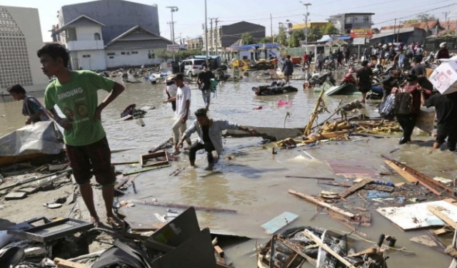 42 غريقا وعشرات الإصابات جراء فيضانات  بإندونيسيا  
