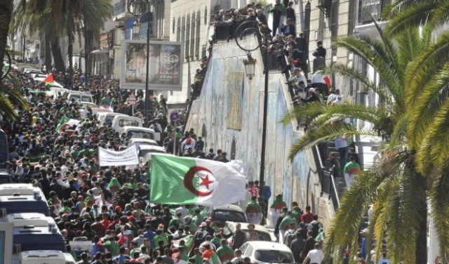 الجزائر: قيادات في الحزب الحاكم 