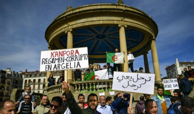 نقابات جزائرية ترفض تشكيل حكومة وتصر على رحيل بوتفليقة