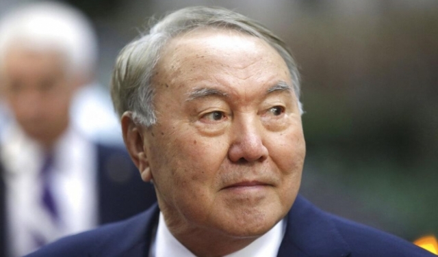 رئيس كازاخستان يتنحى بعد 30 سنة في الحكم