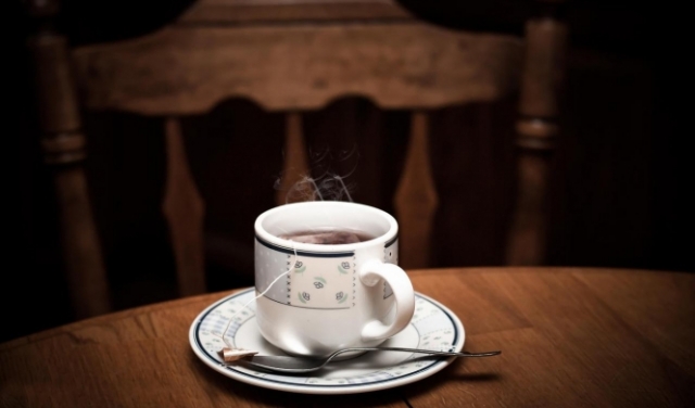 الشاي الساخن يرفع احتمال الإصابة بسرطان المريء بنسبة 90%