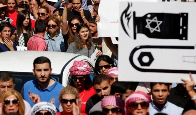 #غاز_العدو_احتلال: أردنيون بمظاهرة تندد باتفاقية الغاز مع إسرائيل  