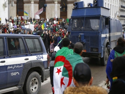 الجزائر: الحزب الحاكم يرفض مؤتمر الحوار وسط دعوات جديدة لحله