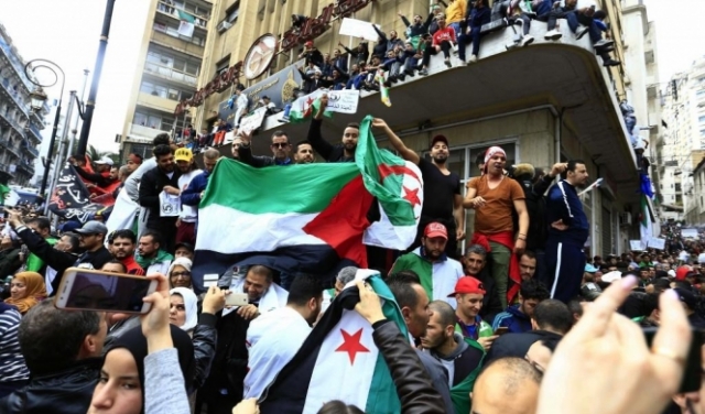 الجزائر والمادة 102: الحراك يرفض إشراف رموز النظام على المرحلة الانتقاليّة
