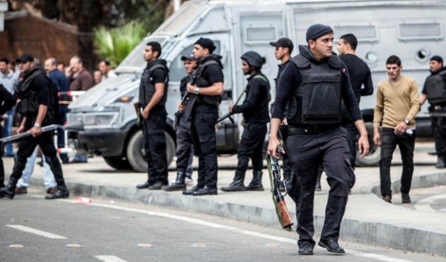 مقتل شرطي مصري وسائق بهجوم مسلح بالقاهرة