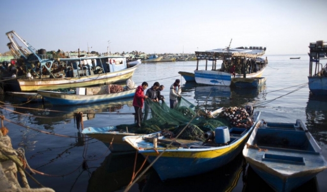السجن لصيادين من غزة بحجة تهريب متفجرات للقطاع